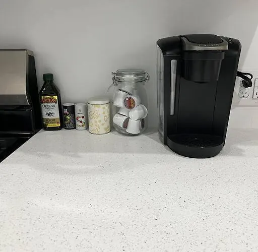 Adorable 2 Bedroom With Free Street Parking * Chicago