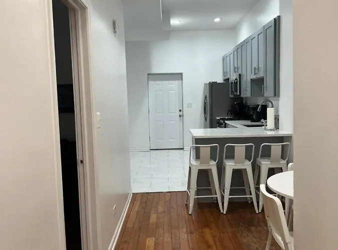 Adorable 2 Bedroom With Free Street Parking Апартаменты Чикаго
