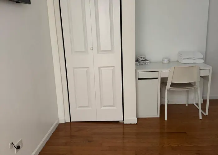 Adorable 2 Bedroom With Free Street Parking Chicago